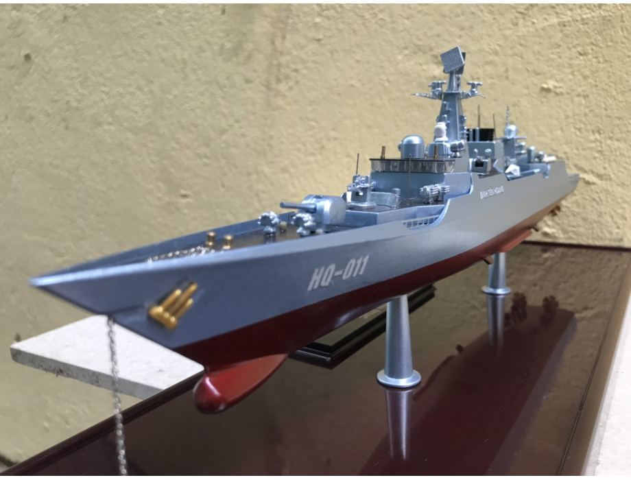 Mô hình Tàu khu trục ĐINH TIÊN HOÀNG HQ-011 tỷ lệ 1:400