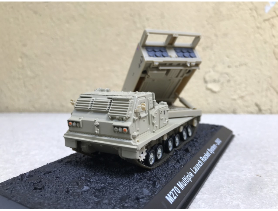 Mô hình tên lữa phóng loạt M270 MLRS tỷ lệ 1:72