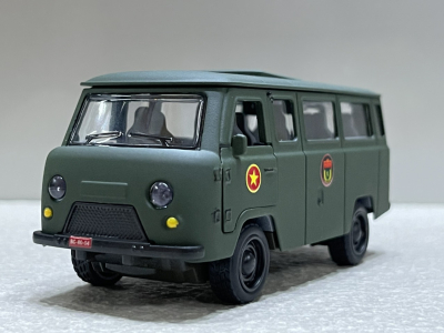 Mô hình xe Quân sự UAZ-452 QĐND VN tỷ lệ 1:36
