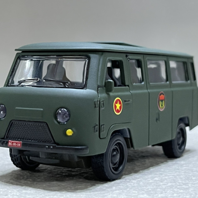 Mô hình xe Quân sự UAZ-452 QĐND VN tỷ lệ 1:36