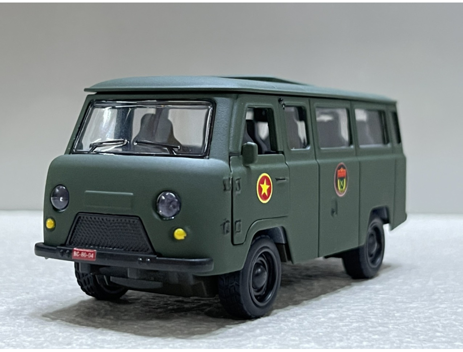 Mô hình xe Quân sự UAZ-452 QĐND VN tỷ lệ 1:36