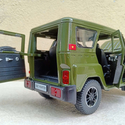 Mô hình Xe Quân Sự UAZ- 469 Hunter tỷ lệ 1:18