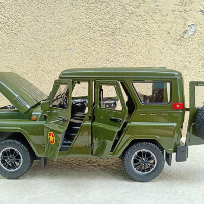 Mô hình Xe Quân Sự UAZ- 469 Hunter tỷ lệ 1:18