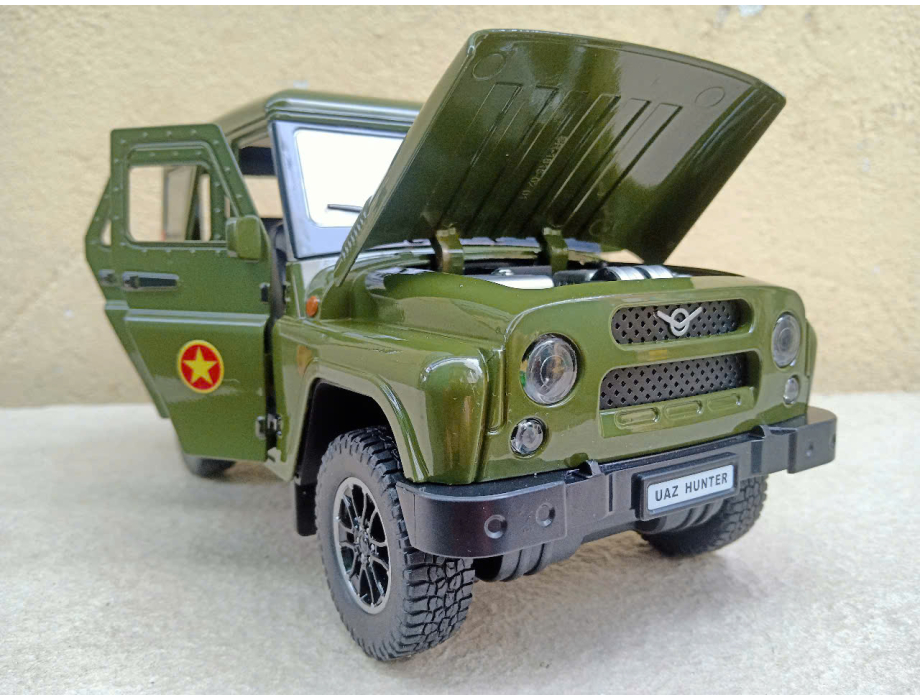 Mô hình Xe Quân Sự UAZ- 469 Hunter tỷ lệ 1:18 Mô hình Xe Quân Sự UAZ- 469 Hunter tỷ lệ 1:18