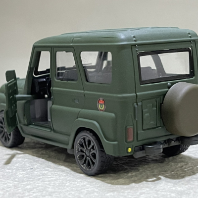 ​Mô hình xe Quân sự UAZ-469 QĐND VN tỷ lệ 1:36