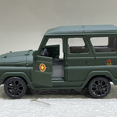 ​Mô hình xe Quân sự UAZ-469 QĐND VN tỷ lệ 1:36