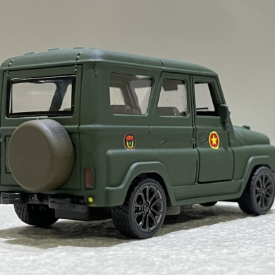 ​Mô hình xe Quân sự UAZ-469 QĐND VN tỷ lệ 1:36