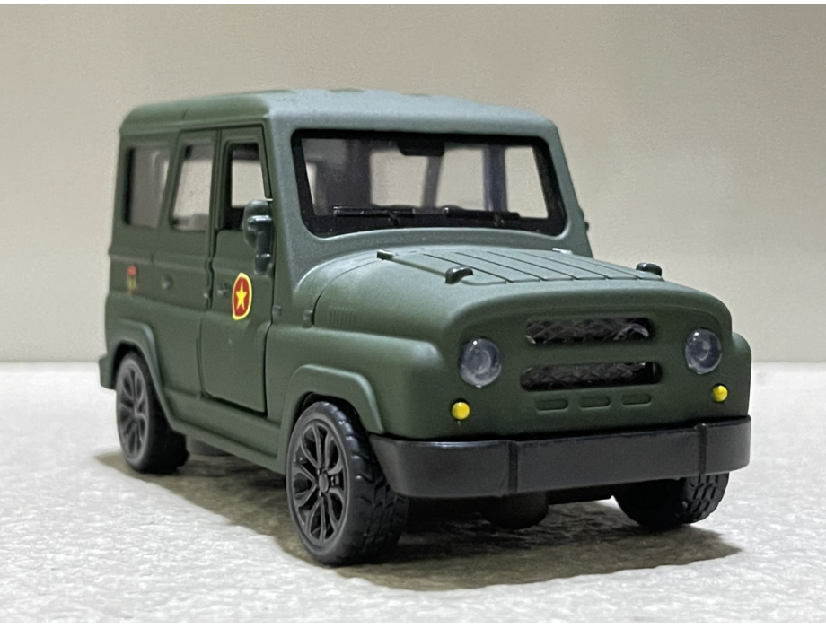 ​Mô hình xe Quân sự UAZ-469 QĐND VN tỷ lệ 1:36