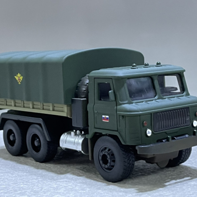 ​Mô hình xe Tải Quân sự Gaz-66 tỷ lệ 1:36