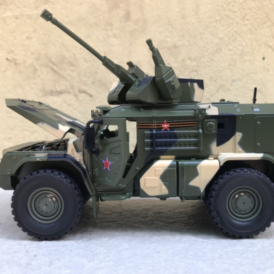 Mô hình xe quân sự Bọc thép Typhoon VDV Nga tỷ lệ 1:32