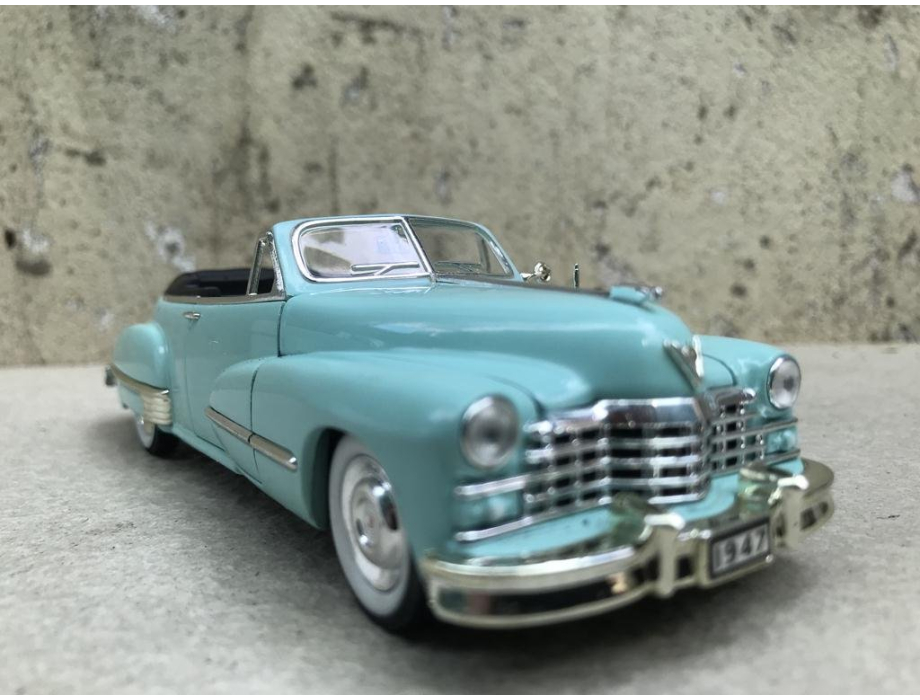 Mô hình xe cổ Cadillac Series 62 1947  tỷ lệ 1:32