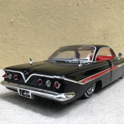 Mô hình xe cổ Chevy IMPALA 1961  tỷ lệ 1:24