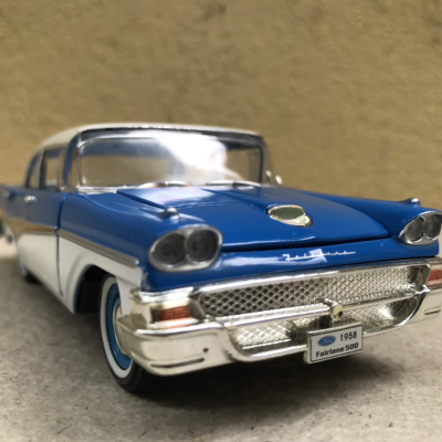 Mô hình xe cổ Ford Galaxie 500 1964 tỷ lệ 1:32