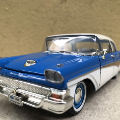 Mô hình xe cổ Ford Galaxie 500 1964 tỷ lệ 1:32