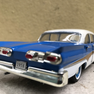Mô hình xe cổ Ford Galaxie 500 1964 tỷ lệ 1:32