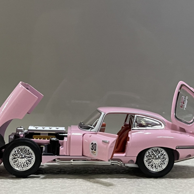 ​Mô hình Xe Ô tô cổ Jaguar E-Type 1961 Tỷ lệ 1:24