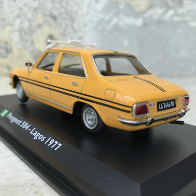 Mo hình xe ô tô cổ Peugeot 504 1977 tỷ lệ 1:43