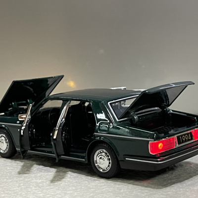 ​Mô hình xe Rolls-Royce Silver Spirit III 1994 tỷ lệ 1:32