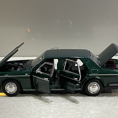 ​Mô hình xe Rolls-Royce Silver Spirit III 1994 tỷ lệ 1:32