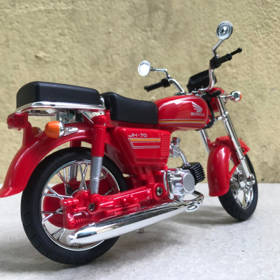 ​Mô hình xe máy Honda CD-70 tỷ lệ 1:22